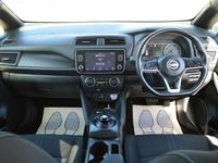 Begagnad Nissan Leaf Acenta 110 kW (150 HK) 2022 Blå Halvkombi