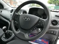 Used Hyundai i10 SE 66 HP (48 kW) 2018 White Hatchback