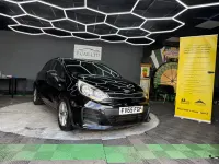 Begagnad Kia Rio 2015 Svart Halvkombi