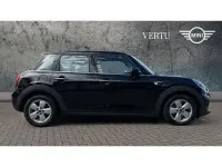 Usado Mini Cooper D Hatch 116 CV (85 kW) 2018 Negro Utilitario