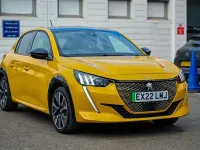 Used Peugeot e-208 Premium 100 kW (136 HP) 2022 Yellow Hatchback