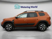 Begagnad Dacia Duster Journey 150 HK (110 kW) 2023 Orange SUV