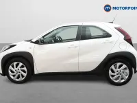 Usado Toyota Aygo X PURE 2023 Branco SUV