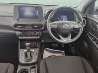 Gebraucht Hyundai Kona SE 141 PS (103 kW) 2022 Grau SUV