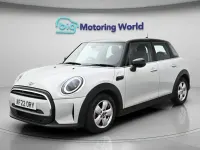 Usado Mini Cooper Classic 136 HP (100 kW) 2022 Prateado Citadino