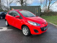 Usado Mazda 2 102 HP (75 kW) 2011 Vermelho Citadino