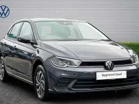 Usado VW Polo Life 80 CV (58 kW) 2023 Gris Utilitario