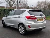 Usado Ford Fiesta Titanium 100 CV (73 kW) 2018 Plateado Utilitario
