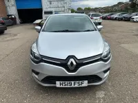 Używany Renault Clio IV Iconic 90 KM (66 kW) 2019 Srebrny Hatchback