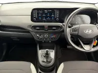 Used Hyundai i10 Advanced 63 HP (46 kW) 2024 White Hatchback