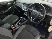 Second-hand Vauxhall Grandland X Edition 128 CP (94 kW) 2021 Roșu SUV