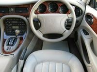 Used Jaguar XJ8 240 HP (176 kW) 1999 Sedan