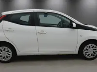 Usado Toyota Aygo X-play 71 HP (52 kW) 2021 Branco Citadino