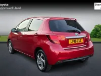 Used Toyota Yaris 101 HP (74 kW) 2016 Red Hatchback