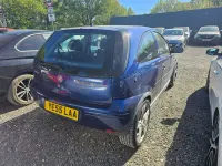 Second-hand Vauxhall Corsa Design Edition 75 CP (55 kW) 2005 Albastru Hatchback