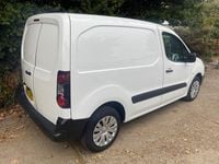 Used Citroën Berlingo 100 HP (73 kW) 2018 White MPV