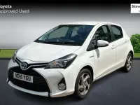 Used Toyota Yaris 101 HP (74 kW) 2015 White Hatchback