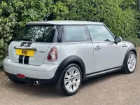 Begagnad Mini Cooper Hatch 2009 Vit Halvkombi