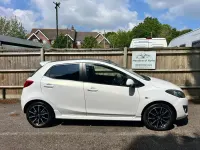 Usado Mazda 2 Black Limited 84 HP (61 kW) 2011 Branco Citadino