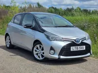 Used Toyota Yaris 100 HP (73 kW) 2016 Silver Hatchback