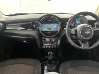 Usado Mini Cooper Classic 134 HP (98 kW) 2023 Prateado Citadino