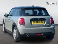 Usado Mini Cooper Classic 136 HP (100 kW) 2019 Cinzento Citadino