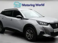 Käytetty Peugeot 2008 Active+ 101 HP (74 kW) 2023 Harmaa Katumaasturi