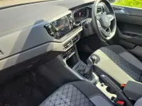 Usado VW Polo R-line 95 CV (69 kW) 2025 Plateado Utilitario