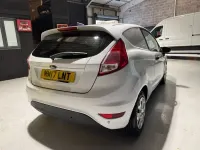 Usado Ford Fiesta 94 HP (69 kW) 2017 Branco Van