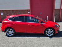 Used Ford Focus Zetec 116 HP (85 kW) 2014 Red Hatchback