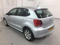 Usado VW Polo SE 90 HP (66 kW) 2013 Prateado Citadino