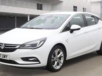 Used Vauxhall Astra SRi 110 HP (80 kW) 2017 White Hatchback