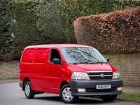 Used Toyota HiAce 95 HP (69 kW) 2011 Red Van