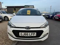 Used Hyundai i20 Premium 100 HP (73 kW) 2016 White Hatchback