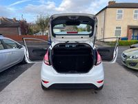 Used Ford Fiesta Zetec 82 HP (60 kW) 2014 White Hatchback