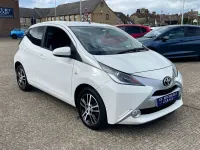 Gebraucht Toyota Aygo X-pure 69 PS (50 kW) 2016 Weiß Kleinwagen