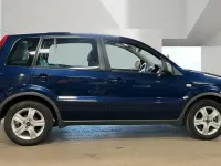 Used Ford Fusion Zetec 68 HP (50 kW) 2010 Blue Hatchback