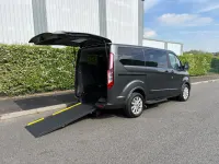 Usado Ford Tourneo Titanium 130 HP (95 kW) 2019 Cinzento Monovolume