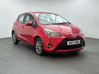 Used Toyota Yaris 100 HP (73 kW) 2017 Red Hatchback