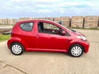 Usado Toyota Aygo 68 HP (50 kW) 2011 Vermelho Citadino
