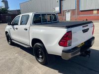 Used Toyota HiLux Active 150 HP (110 kW) 2018 White Pickup