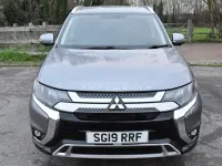 Usado Mitsubishi Outlander 150 HP (110 kW) 2019 Cinzento SUV