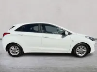 Begagnad Hyundai i30 SE 110 HK (80 kW) 2015 Vit Halvkombi