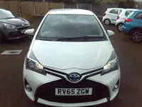 Used Toyota Yaris 101 HP (74 kW) 2015 White Hatchback