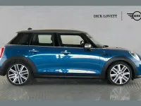 Begagnad Mini Cooper Exclusive 134 HK (98 kW) 2023 Blå Halvkombi