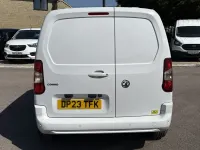 Second-hand Vauxhall Combo 100 CP (73 kW) 2023 Alb Monovolum
