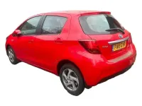 Second-hand Toyota Yaris Hybrid 101 CP (74 kW) 2015 Roșu Hatchback