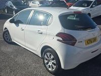 Used Peugeot 208 Access 68 HP (50 kW) 2016 White Hatchback