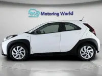 Used Toyota Aygo X PURE 72 HP (52 kW) 2022 White SUV