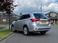 Begagnad Mitsubishi Outlander P-HEV 200 HK (147 kW) 2017 Silver SUV